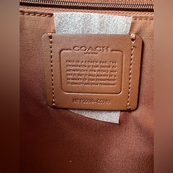 NWT Coach Dempsey Tote 40 In Signature - Picture 10 of 14